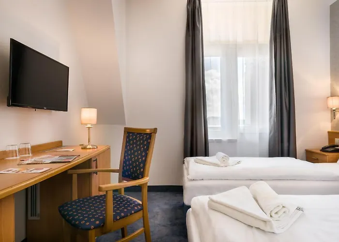 Standard Queen Room